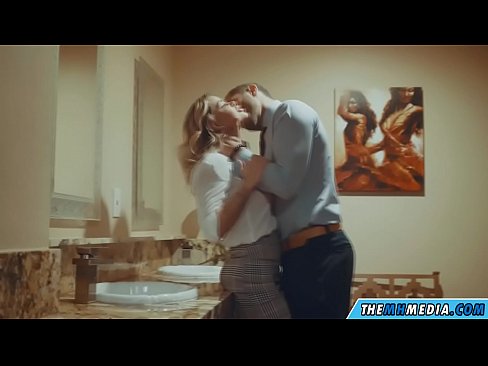 ❤️ Quando uma loira peituda o seduz em um banheiro público Porno real em pt-br.porngifmag.ru ❌️❤
